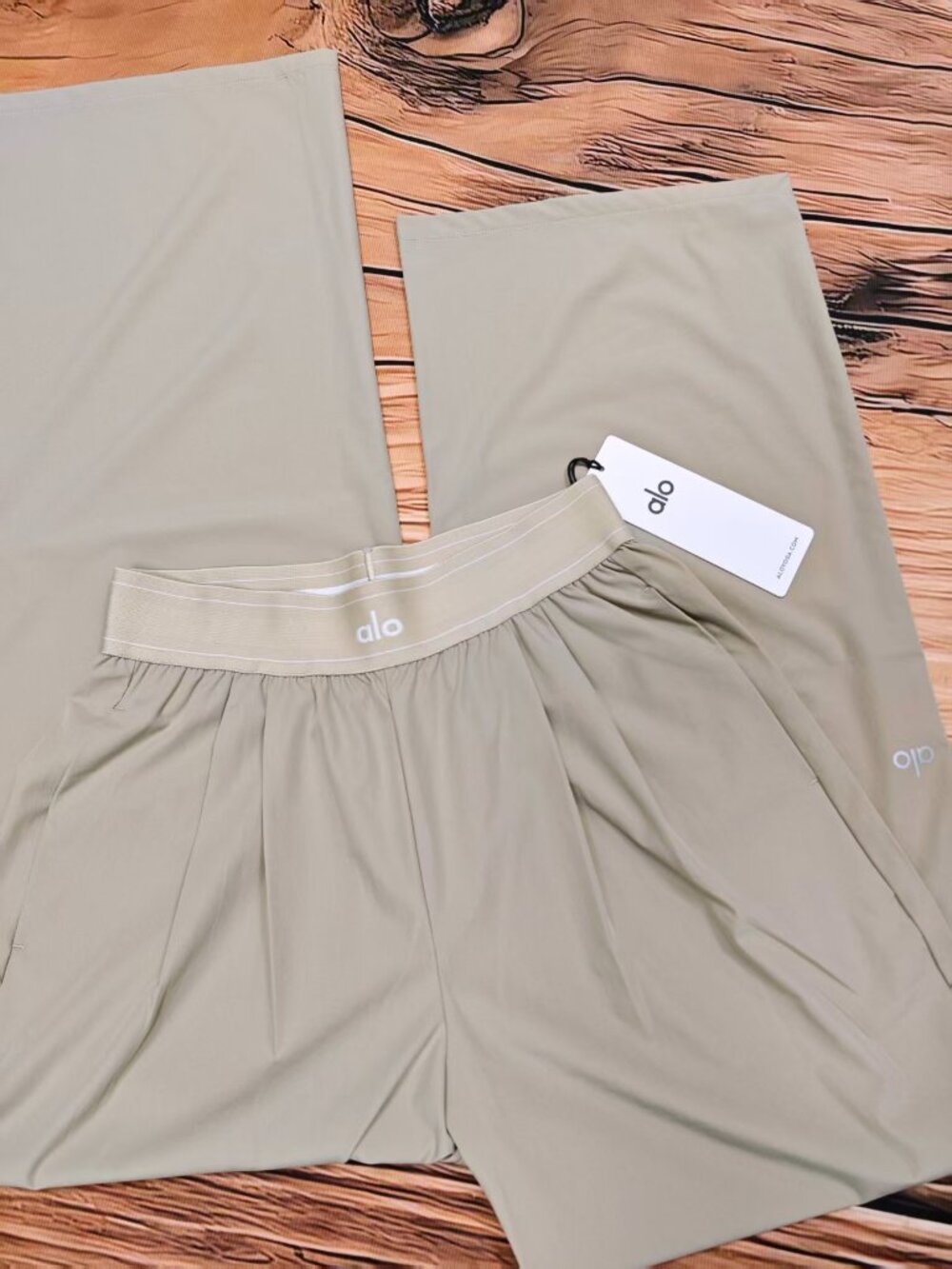 NWT ALO Yoga Suit Up Trouser Gravel Color,Regular 30"inches,Women's pants👩💖 - Picture 4 of 7